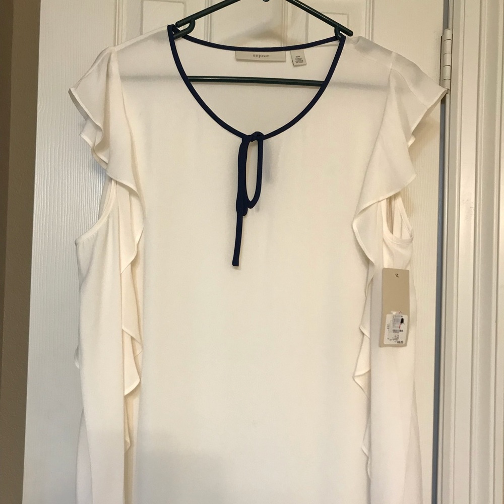 NWT Plus sized sleeveless blouse.
